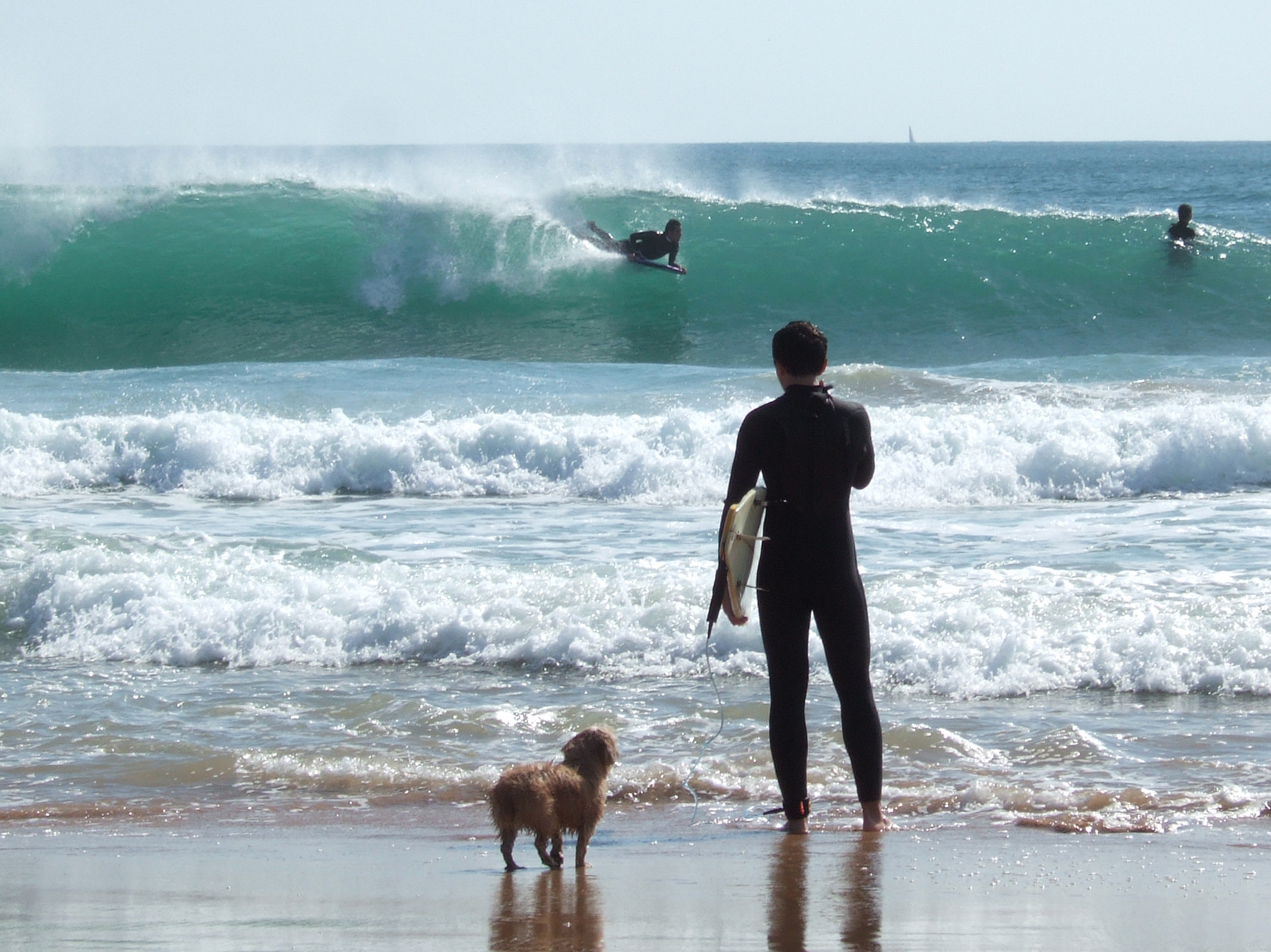Surfers_at_Carcavelos_Portugal