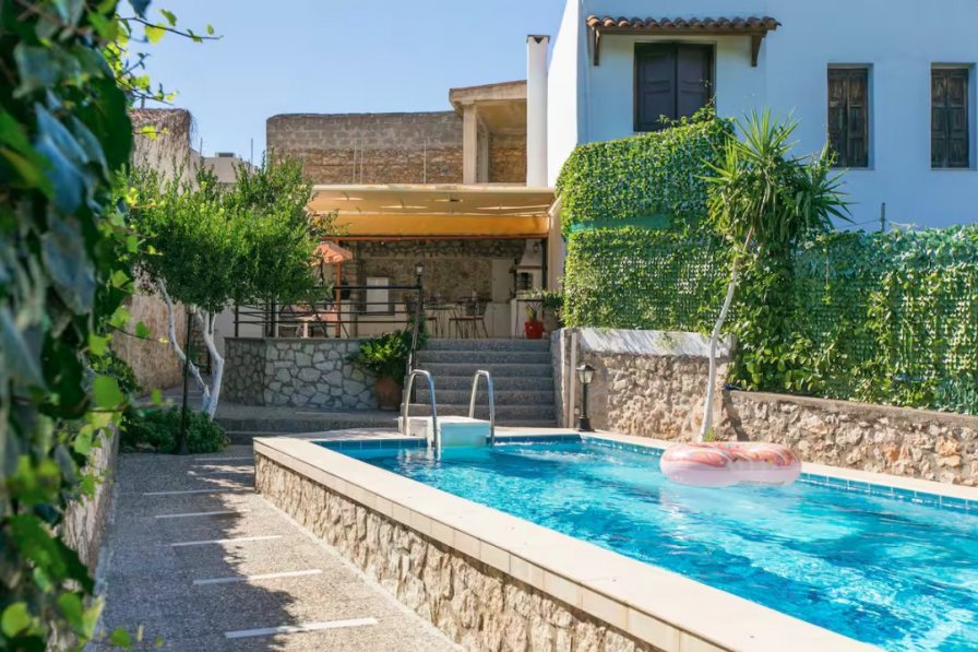 Villa in Greece, Prines