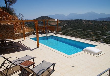 Villa in Kritsa, Crete: Pool terrace with amazing views
