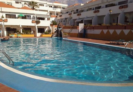 Apartment in Torviscas Bajo, Tenerife: The complex swimming pool