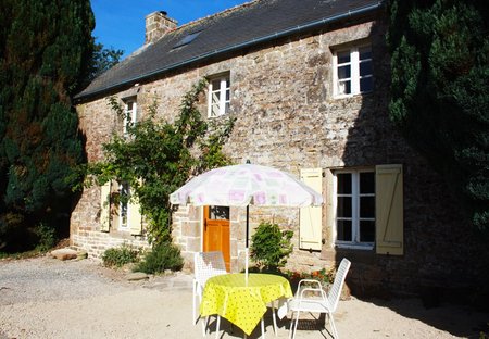 Cottage in Langonnet, France: Summer living in France
