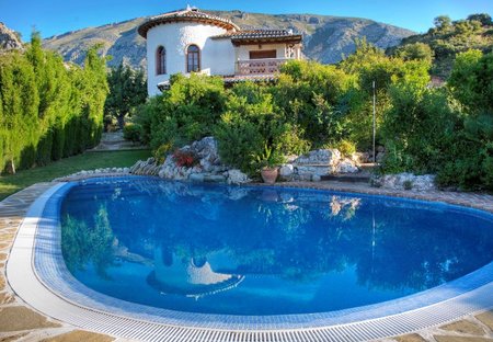 Villa in Álora, Spain: Private pool and landscaped garden