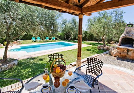 Villa in Álora, Spain: Outside dining terrace and poolside bbq