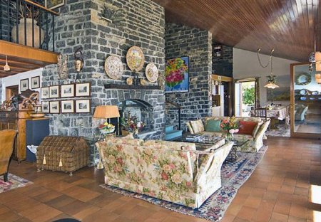 Villa in Civenna, Italy