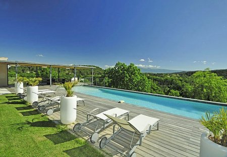 Villa in Pernes-les-Fontaines, the South of France