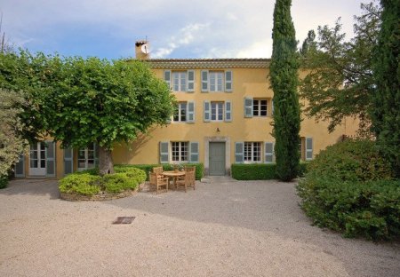 Villa in Pernes-les-Fontaines, the South of France