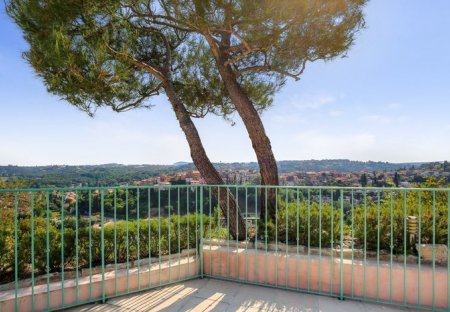 Villa in Village-Saint Julien-Saint Pierre, the South of France