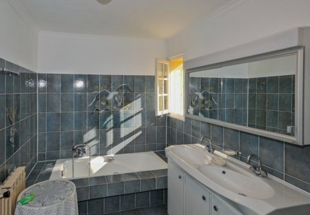 Villa in Saint-Martin, the South of France