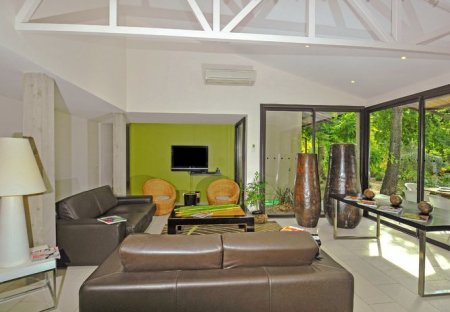 Villa in Pernes-les-Fontaines, the South of France