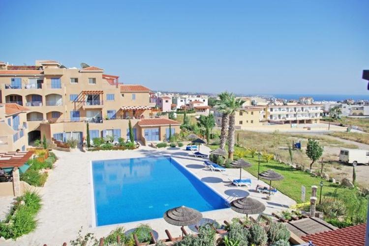 Apartment to rent in Peyia, Cyprus with shared pool 129892