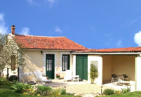 Cottage in Vinax, France