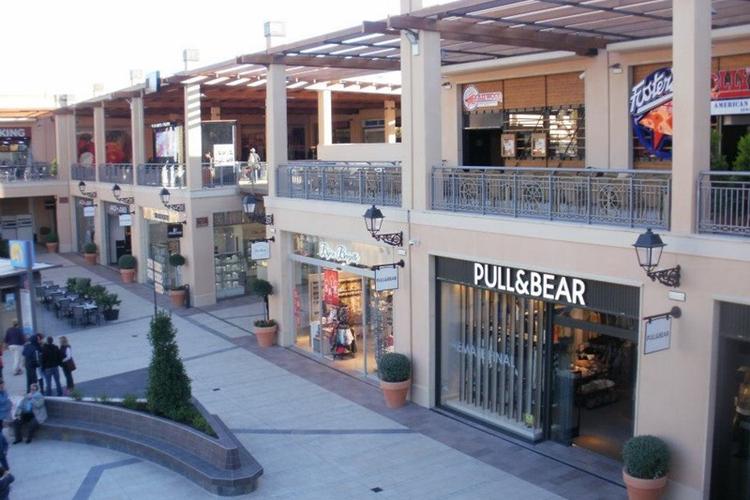 Villa to rent in Urbanización La Florida, Spain with private pool 133061