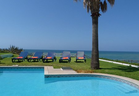 Villa in Praia da Oura, Algarve