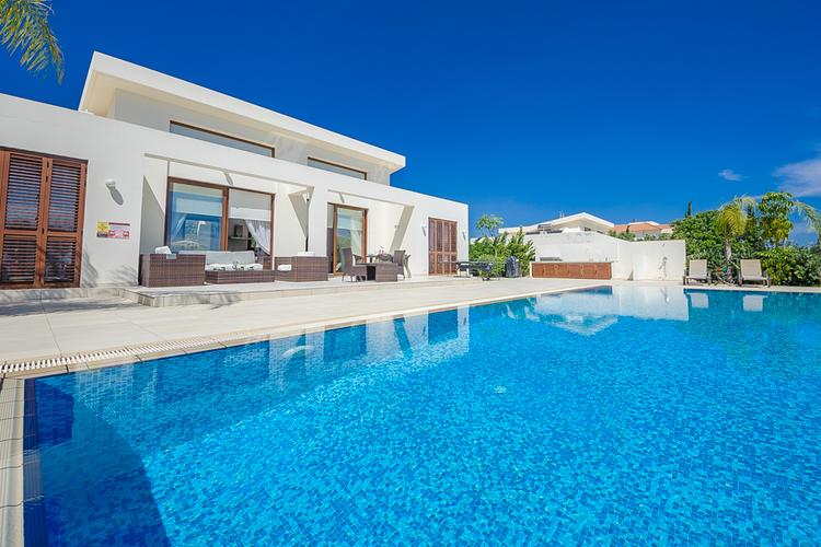 Bungalow to rent in Protaras, Cyprus with private pool 182373