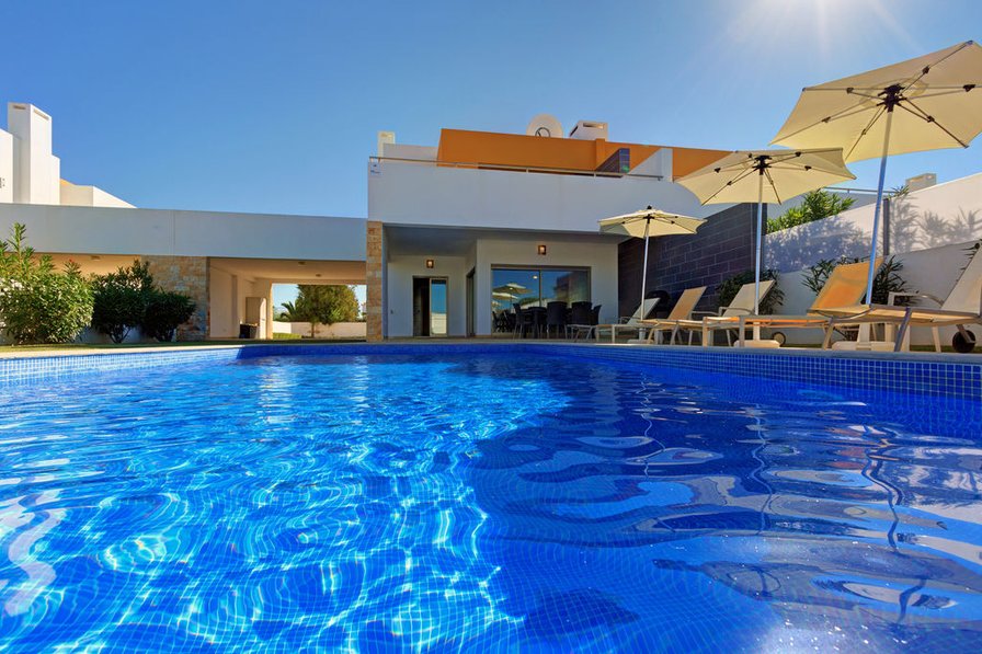 Villa to rent in Sesmarias, Algarve with private pool 182502