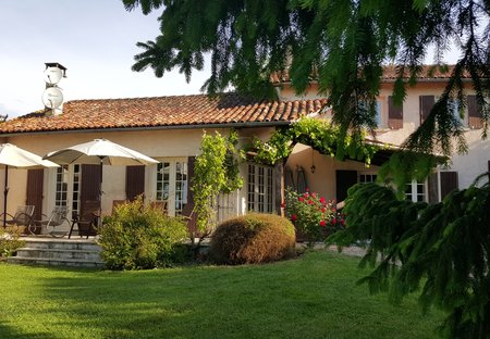 Farm House in Saint-Quentin-de-Chalais, France