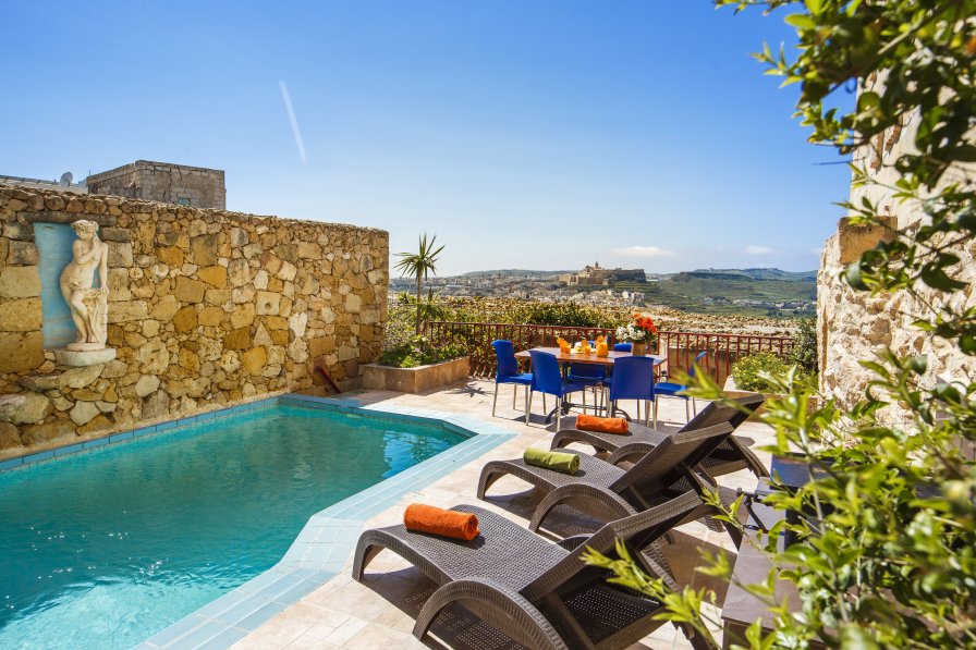 Farm house to rent in Xaghra, Malta with private pool 189800