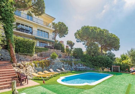 Villa in Santa Susanna, Spain