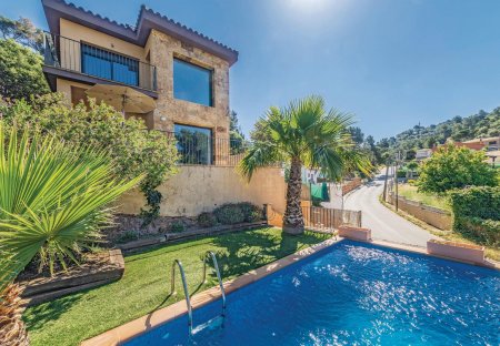 Villa in Santa Susanna, Spain