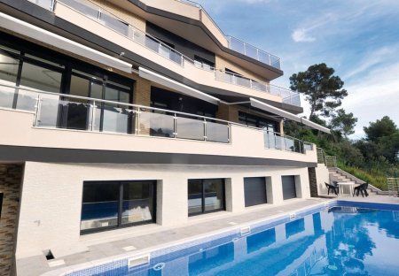 Villa in Santa Susanna, Spain