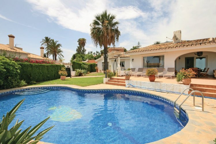 Villa to rent in Benalmádena, Spain with private pool 190598