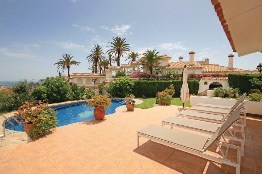 Villa to rent in Benalmádena, Spain with private pool 190598