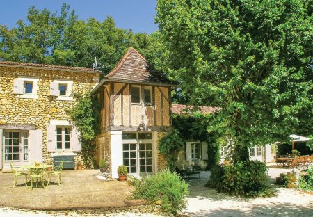Villa in Saint-Martin-des-Combes, France