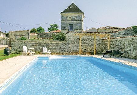 Villa in Neuvicq-le-Château, France