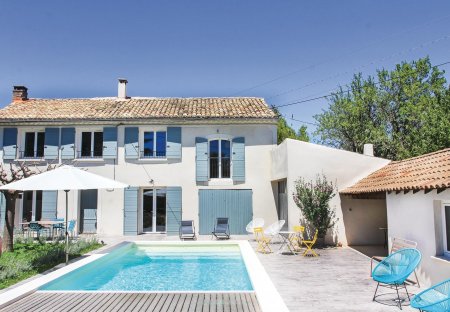 Villa in Sérignan-du-Comtat, the South of France