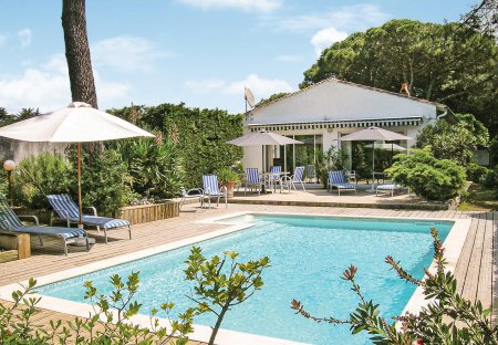 Villa in Sainte-Marie-de-Ré, France