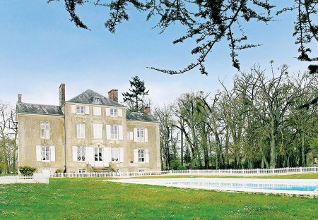 Villa in Saint-Michel-de-Chavaignes, France: