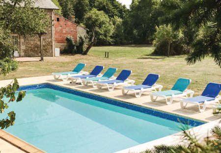 Villa in Saint-Aubin-du-Plain, France