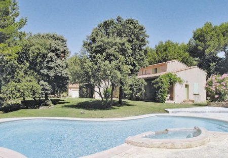 Villa in Saumane-de-Vaucluse, the South of France: