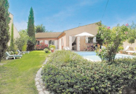 Villa in L'Isle-sur-la-Sorgue, the South of France: