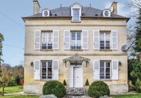 Villa in Cires-lès-Mello, France