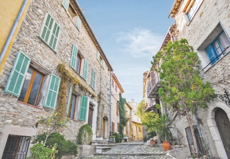 Villa in Le Centre-Le Haut de Cagnes, the South of France