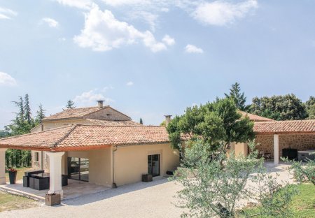 Villa in Velleron, the South of France