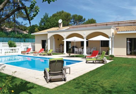 Villa in Roquefort-les-Pins Sud, the South of France