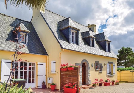 Villa in Cléder, France
