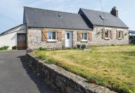 Villa in Ploumilliau, France