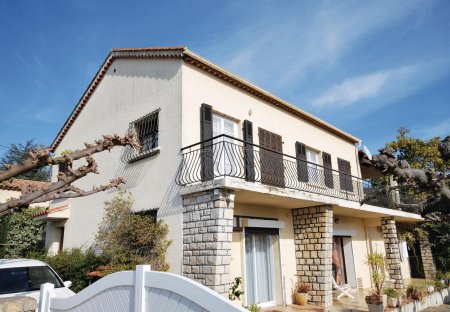 Apartment in Carqueiranne, the South of France