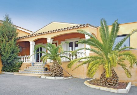 Villa in Peripherie 2, France