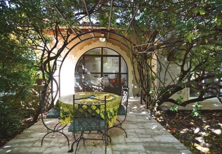 Apartment in L'Isle-sur-la-Sorgue, the South of France