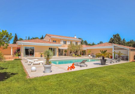 Villa in Montélimar, France