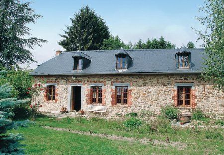 Villa in Mondrepuis, France: