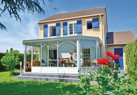 Villa in Guichainville, France