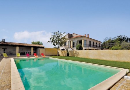 Villa in Noves, the South of France