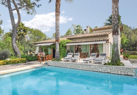 Villa in Roquefort-les-Pins Nord, the South of France