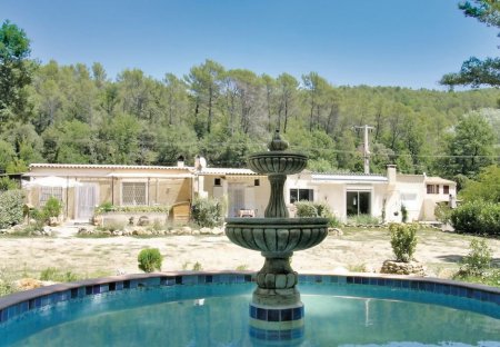 Villa in Salernes, the South of France: