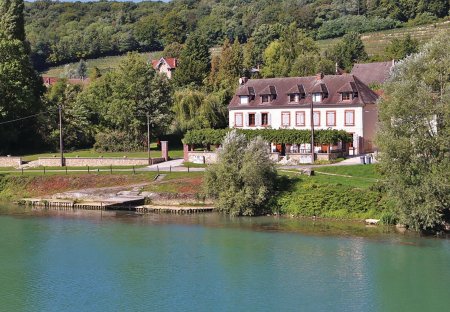 Villa in Jaulgonne, France